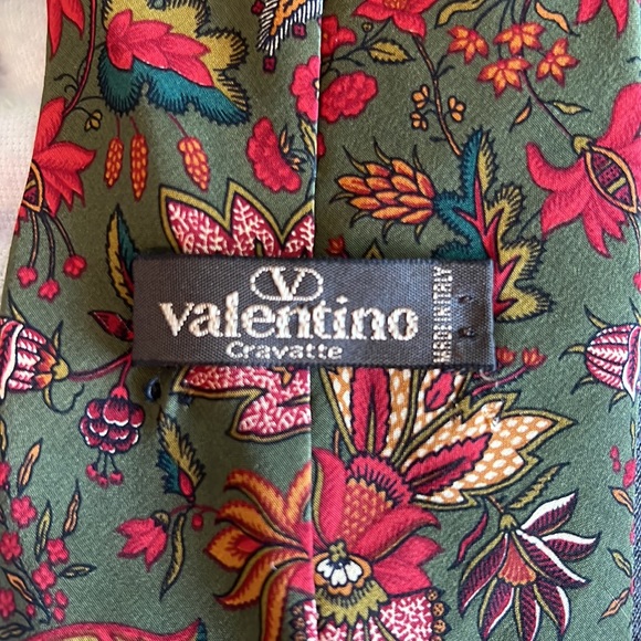 🔹 Valentino Vintage Tie - Picture 3 of 5
